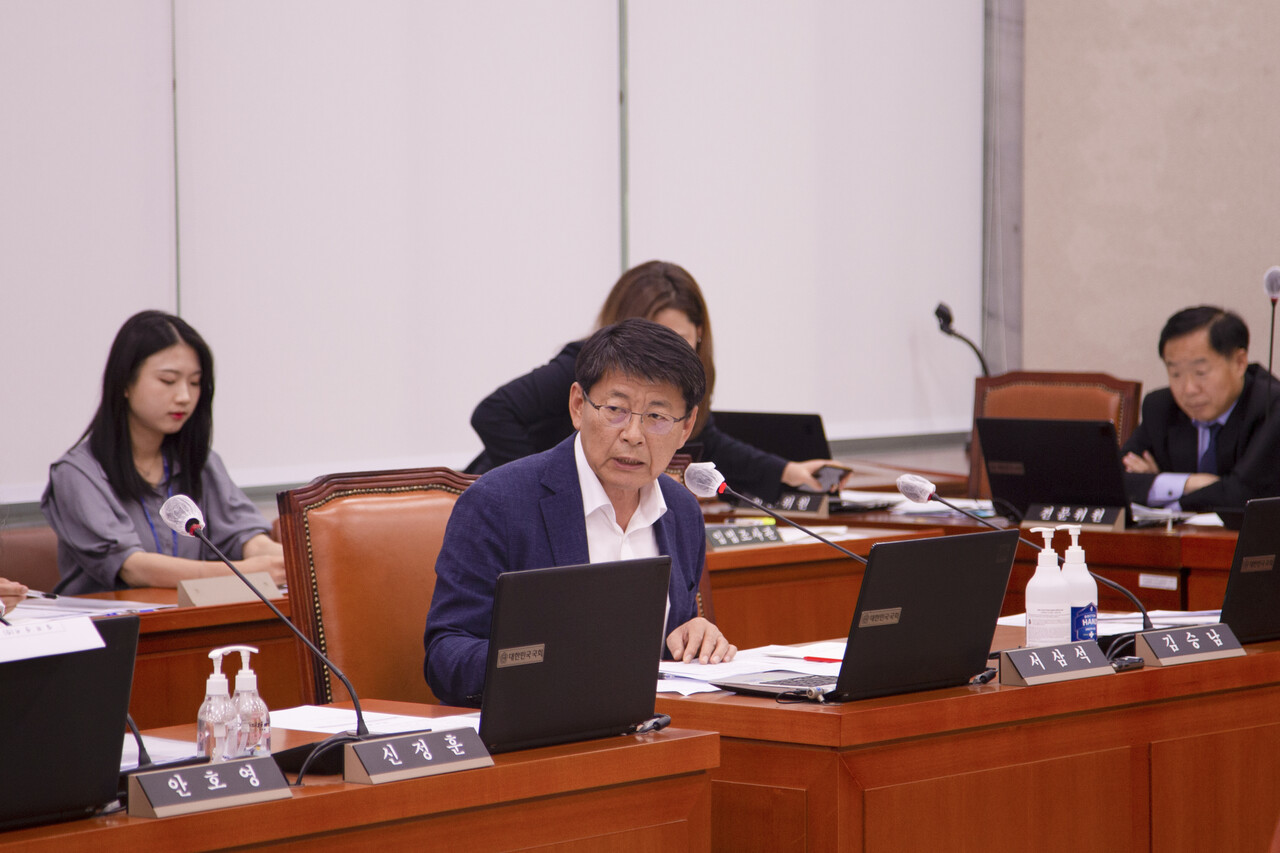 국회 농림축산식품해양수산위원회 서삼석 의원이 후쿠시마 오염수 관련_현안질의를 하고 있다.